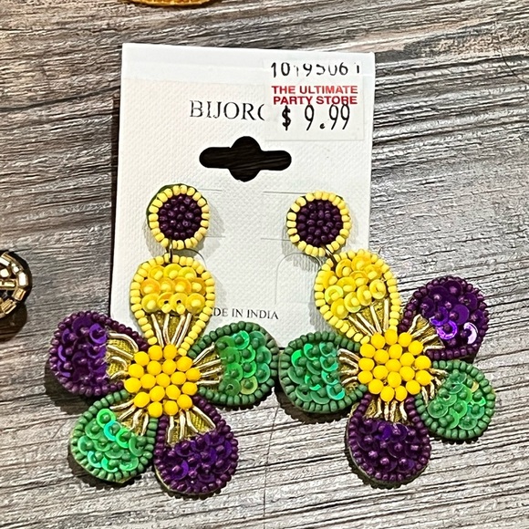 FINAL PRICE Bundle of Mardi Gras Earrings - Picture 4 of 6